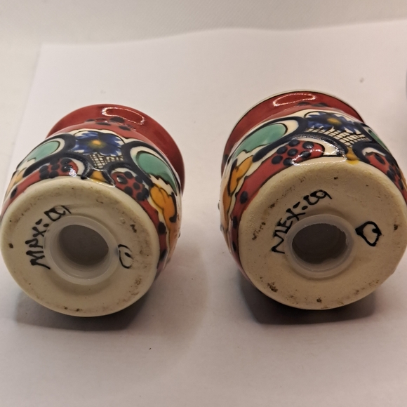 Talavera Salt and Pepper Shaker Folk Art Mexican Pottery Kitchen Decor. - Picture 2 of 5